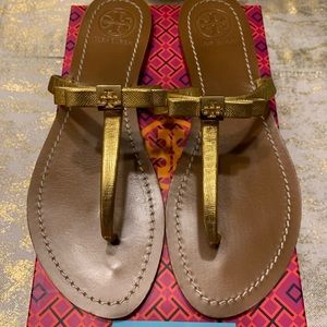 Tory Burch 🤩 Leighann Gold Thong Saffiano Sandal size 9